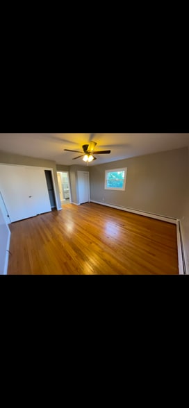 Building Photo - 513 Waverly Ave