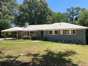 Building Photo - Peaceful home in Forest Acres!