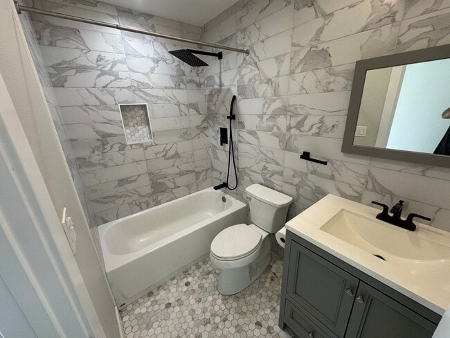 Building Photo - Bright and Modern 3BD/2BA Single-Family Ho...