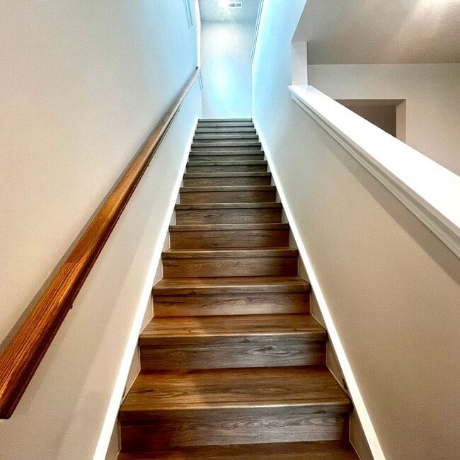 Building Photo - ** MOVE -IN SPECIAL! $500 off the first month's rent if approved application received by 06/30/20...