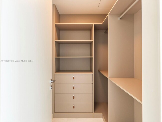 Building Photo - 300 Biscayne Blvd Way