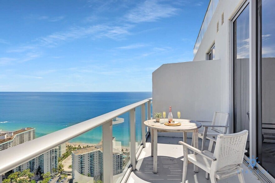 Building Photo - 4010 S Ocean Dr