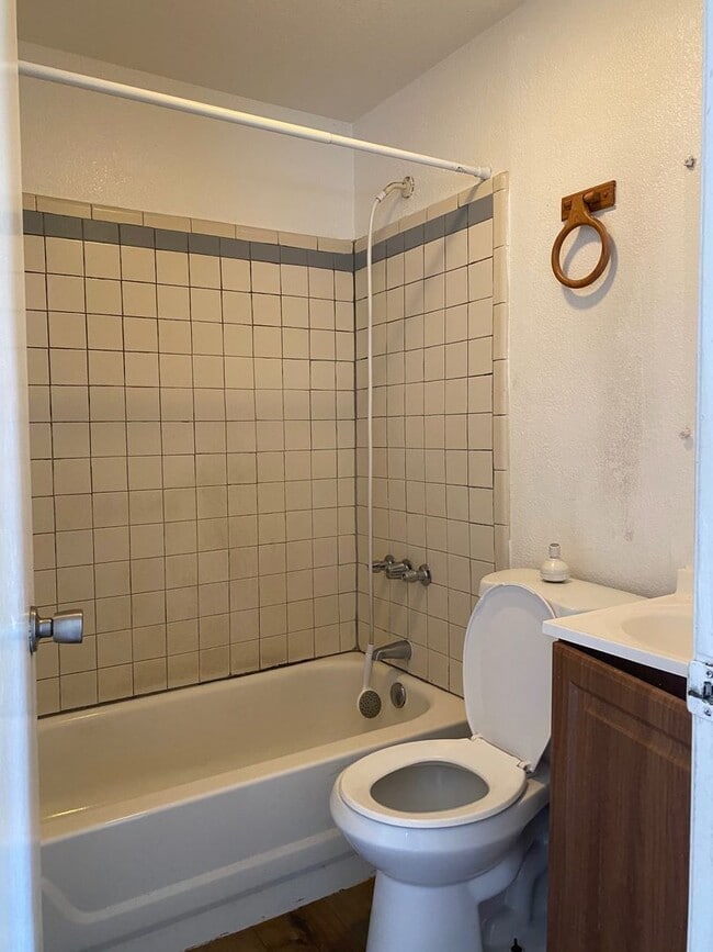 Building Photo - Cozy Unit 1 Bedroom and 1 Bath.