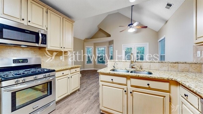 Building Photo - 903 Sweetbay Ct
