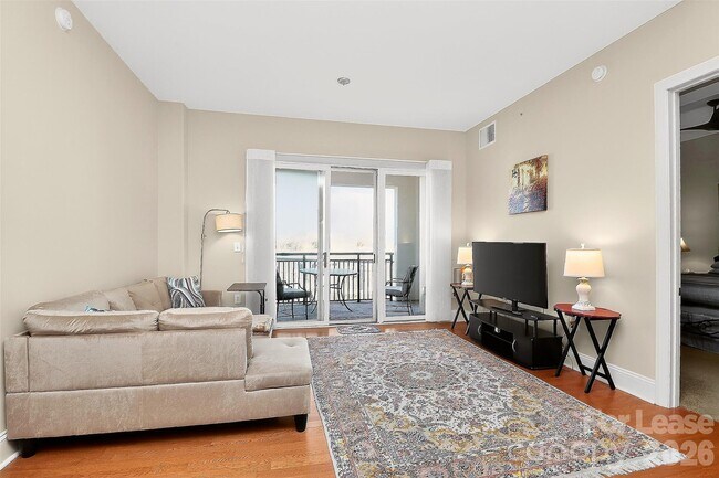 Building Photo - 4620 Piedmont Row Dr