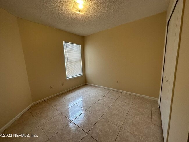 Building Photo - 1127 Cove Landing Dr