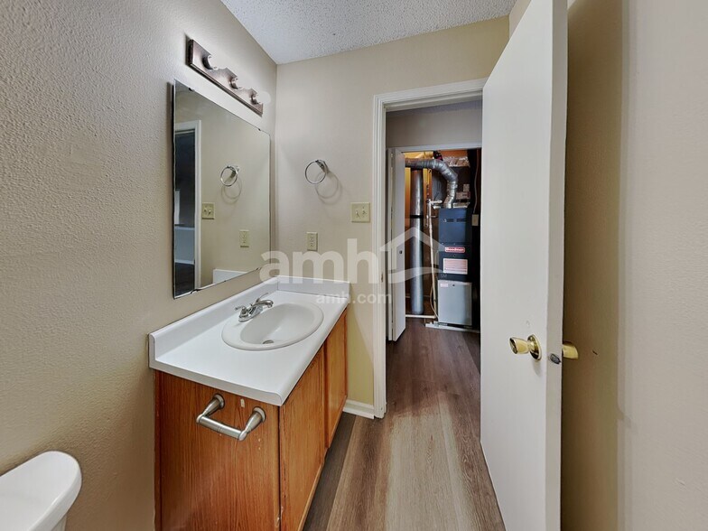 Building Photo - 1939 Dutch Elm Dr