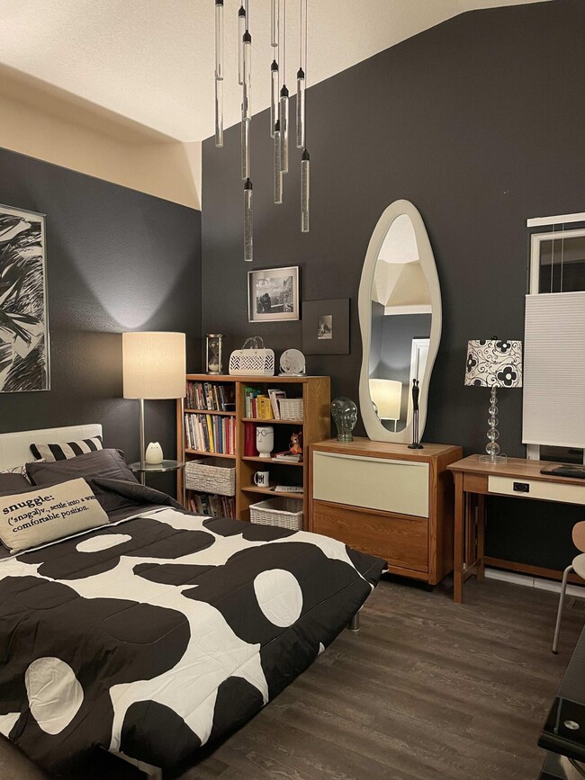 Building Photo - 939 Tambora St NW