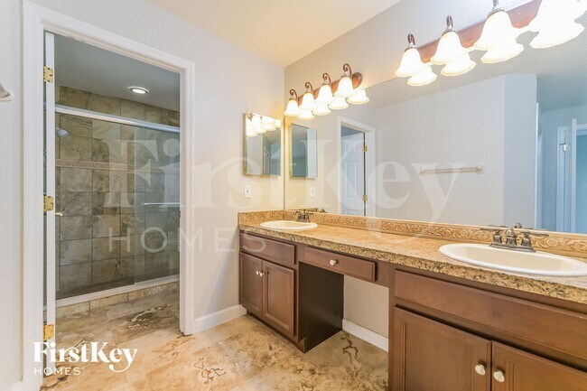 Building Photo - 3600 Molona Dr