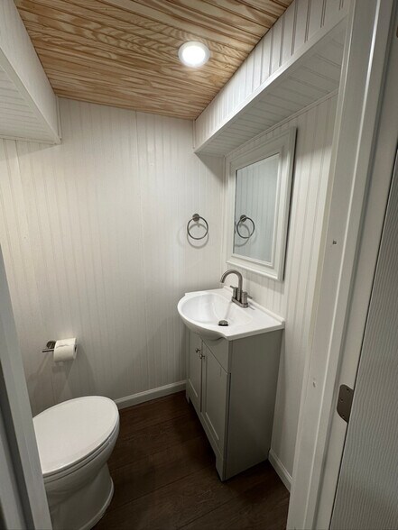 Building Photo - 5136 Fieldcrest Dr