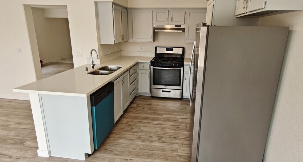 Kitchen - 371 Lander Dr