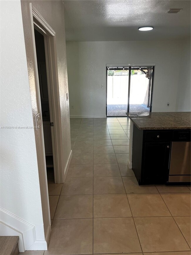 Building Photo - 152 SE 37th Ter