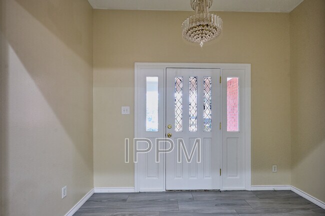 Building Photo - 2609 Thomas Ln