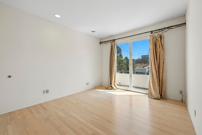 Building Photo - 2700 Barnson Pl