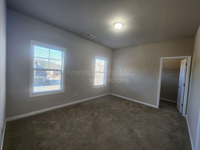 Building Photo - 1919 Briarcliff Wy