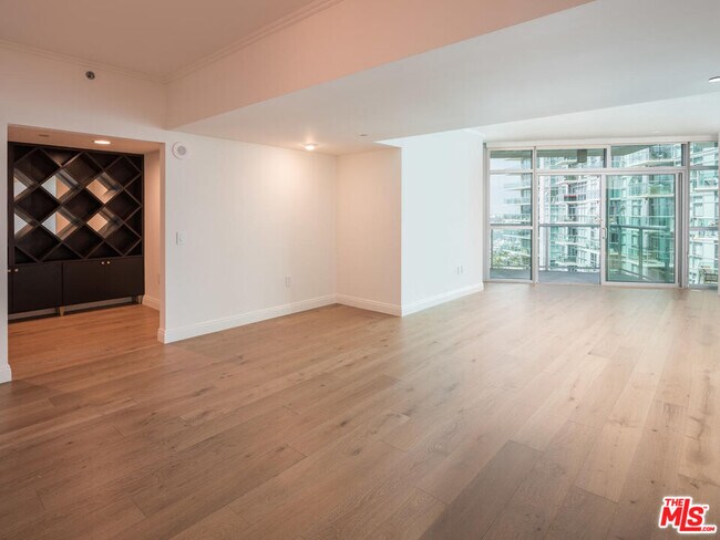 Building Photo - 13650 Marina Pointe Dr
