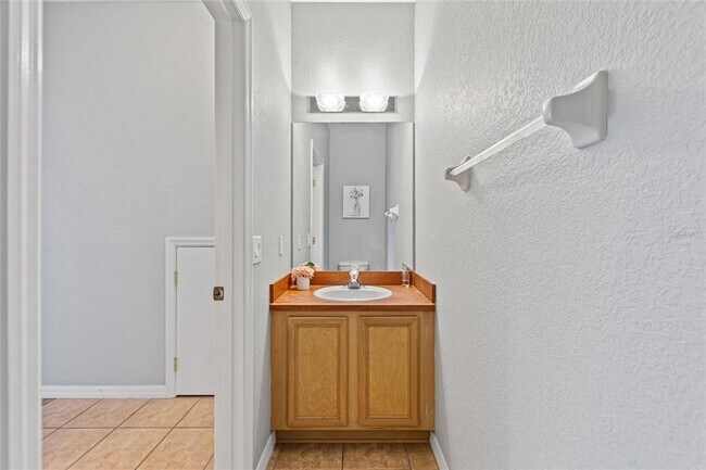 Building Photo - 546 Windsor Pl