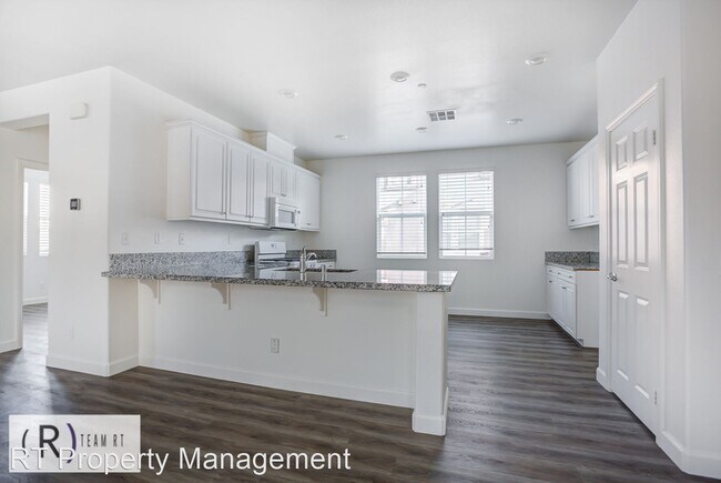 Building Photo - 4 br, 3 bath House - The Lodge Community