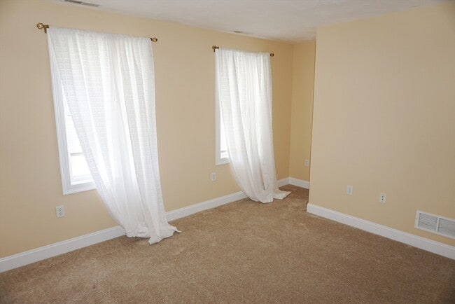 Building Photo - 118 Smith St