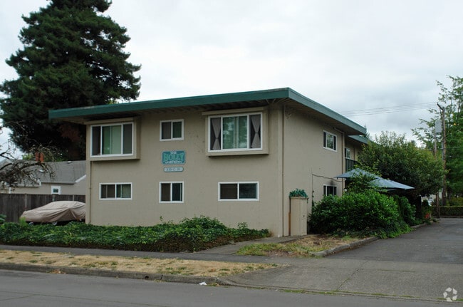 Primary Photo - The Holly Apartments