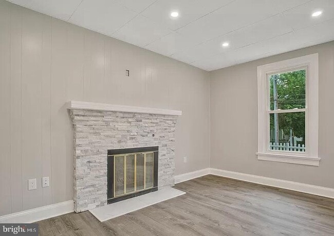 Building Photo - 8700 Maple Ave