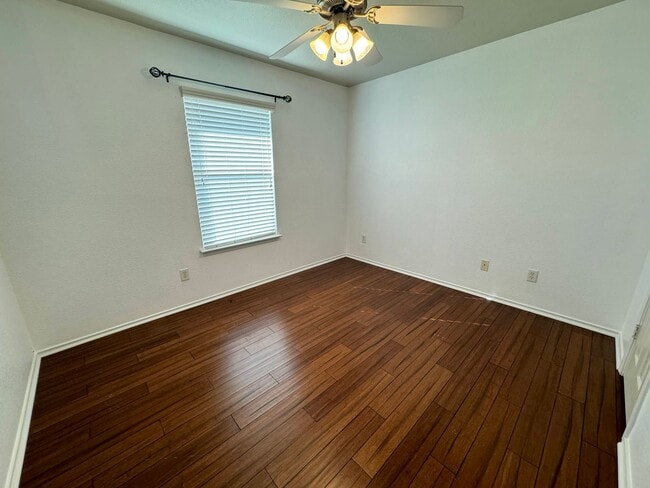 Building Photo - 408 Viola Dr