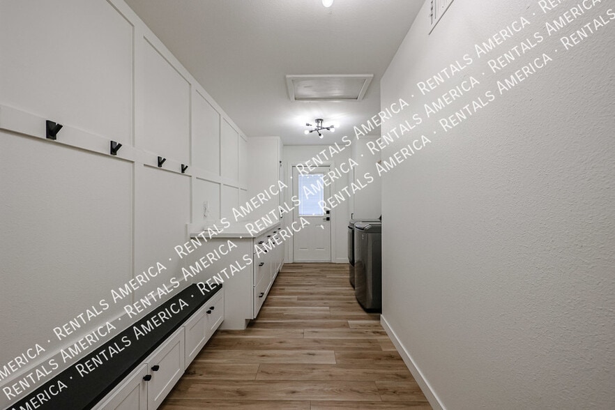 Building Photo - 1430 E Bell De Mar Dr