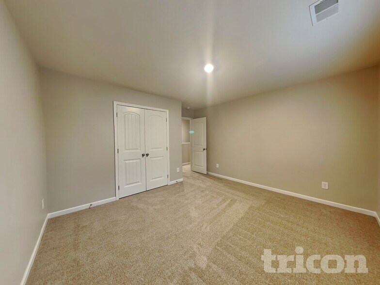 Building Photo - 120 Ivy Bank Dr