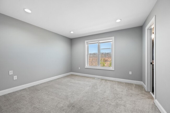 Building Photo - 3 Bedroom Townhome in Campbell County