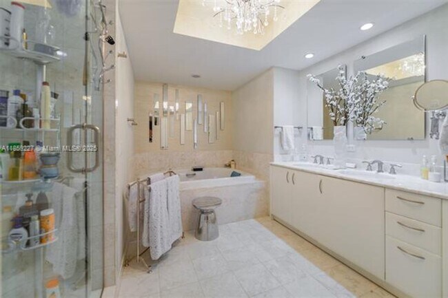Building Photo - 1331 Brickell Bay Dr