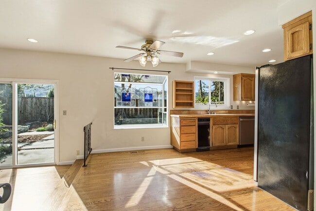 Building Photo - 6137 Banner Dr