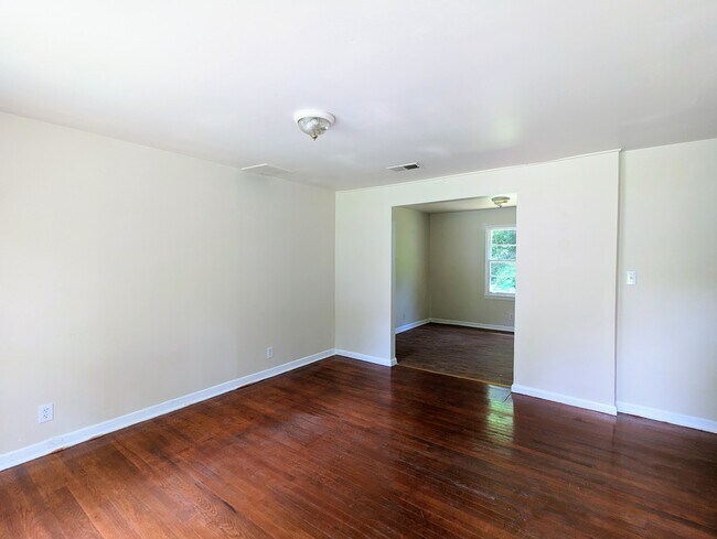 Building Photo - 2194 Baywood Dr SE