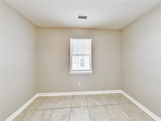 Building Photo - 136 Pecan Dr