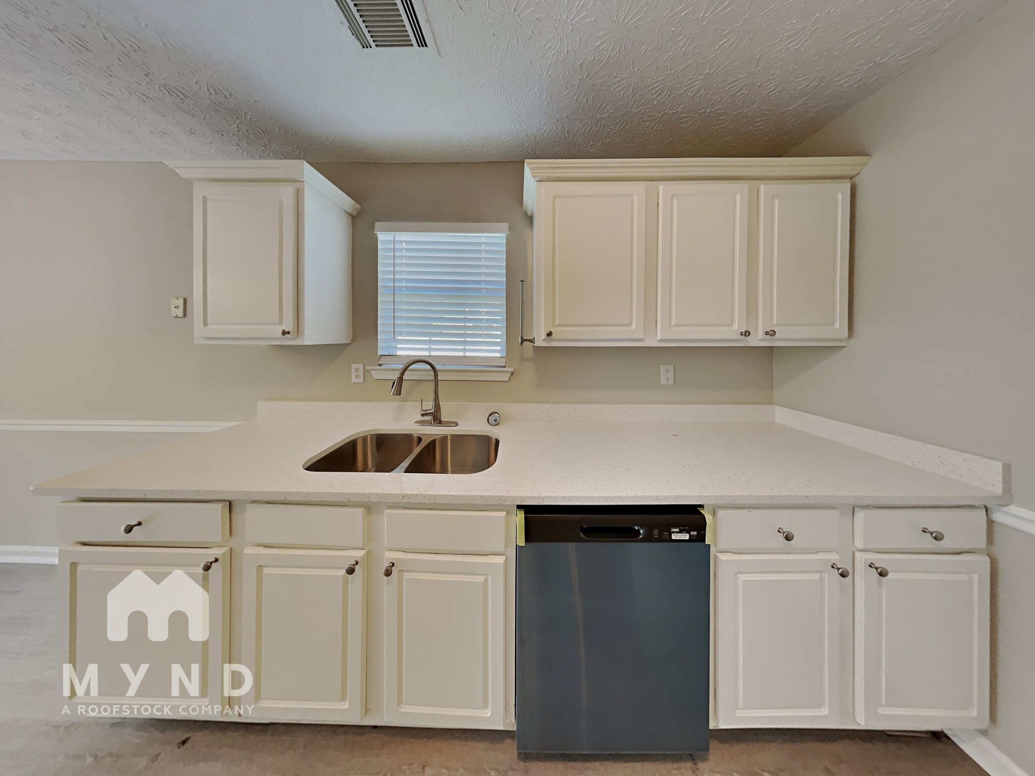 Building Photo - 301 Lacebark Ln
