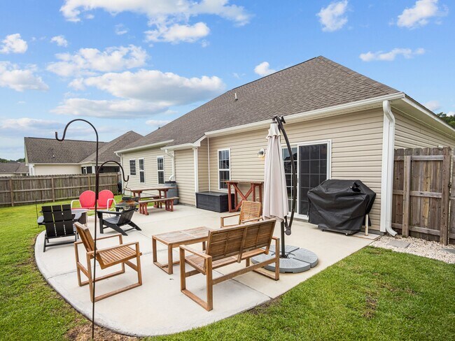 Building Photo - 239 Sailor St