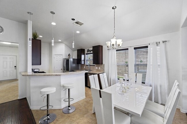 Building Photo - 18523 Windy Stone Dr