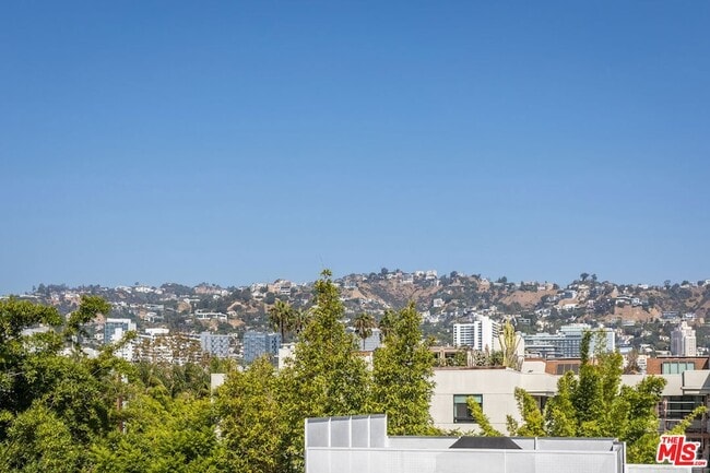 Building Photo - 825 Kings Rd