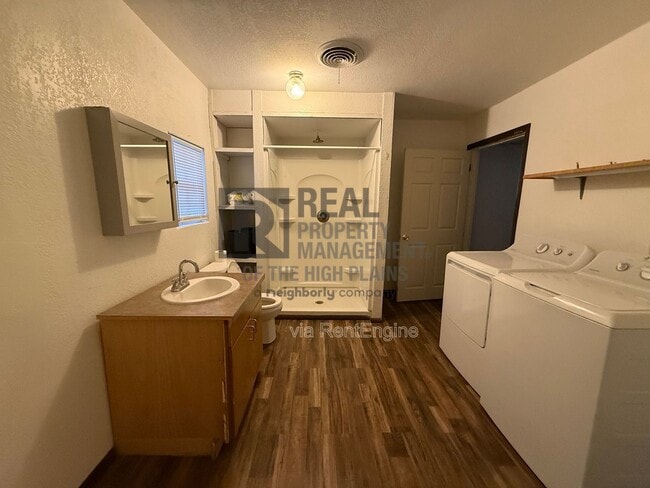 Building Photo - 103 Caliche St