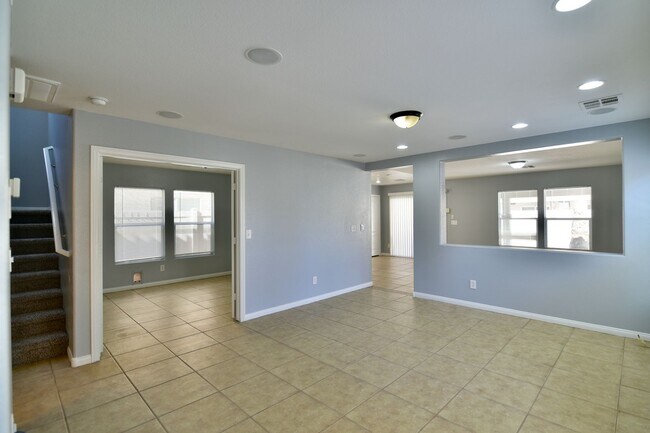 Building Photo - Spacious 4Bed/2Bath/2Car Home located in North Las Vegas w/ Pool!