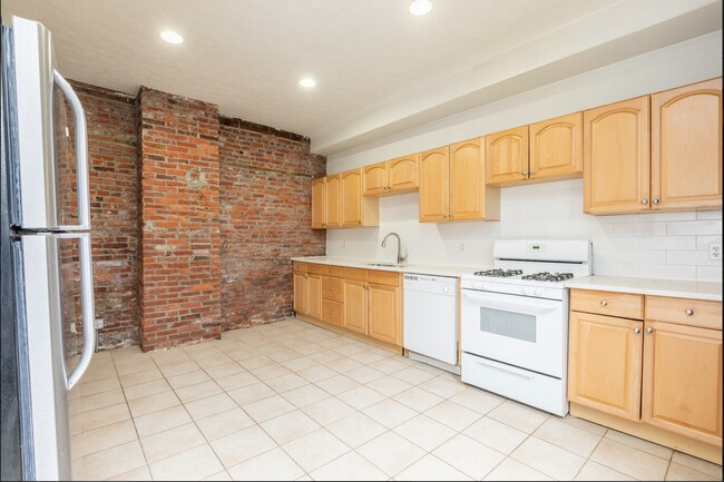 Building Photo - 132 S 20th St