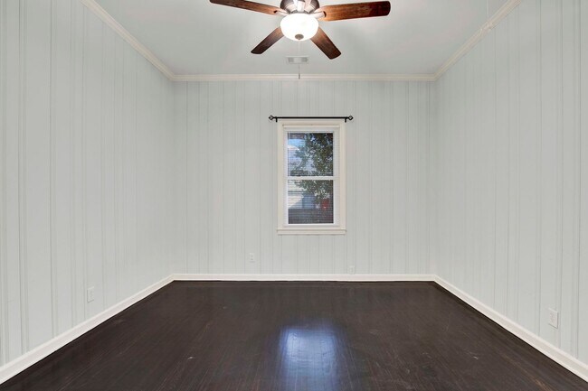 Building Photo - Thomas Square Home