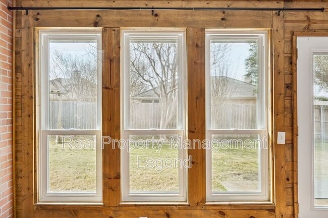 Building Photo - 3740 Racquet Ct