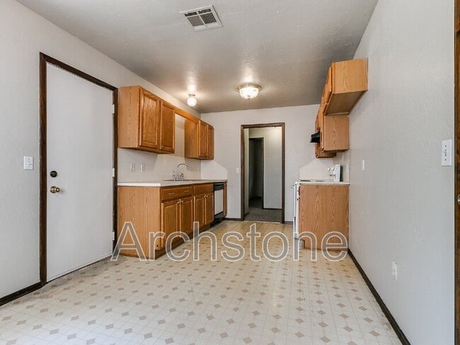 Building Photo - 5216 Coble St