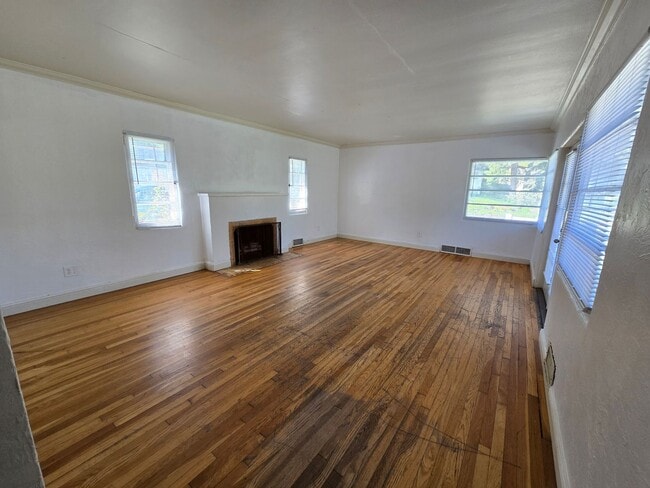 Building Photo - Adorable South Hill Home! Available Now!