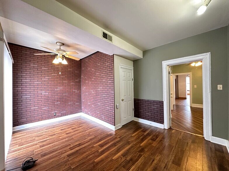 Building Photo - 1456 W Augusta Blvd