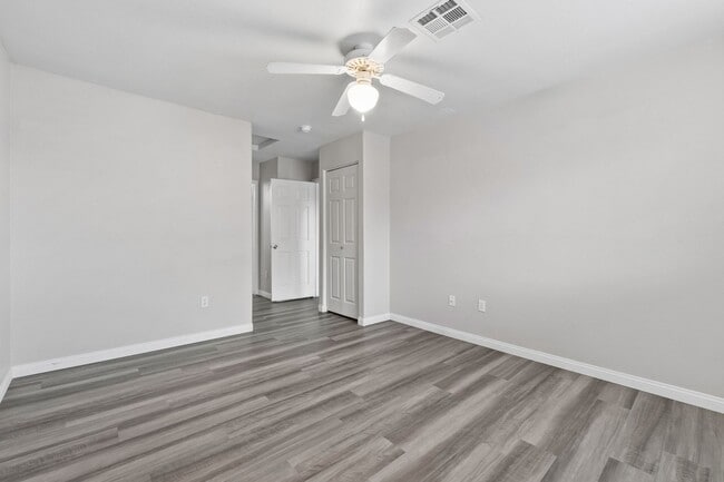 Building Photo - 2 Bedroom, 2 Bath Condo Near Nellis Air Fo...