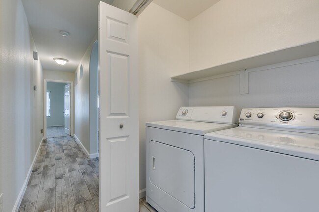 Building Photo - Beautiful 3 bedroom home near South Summerlin!