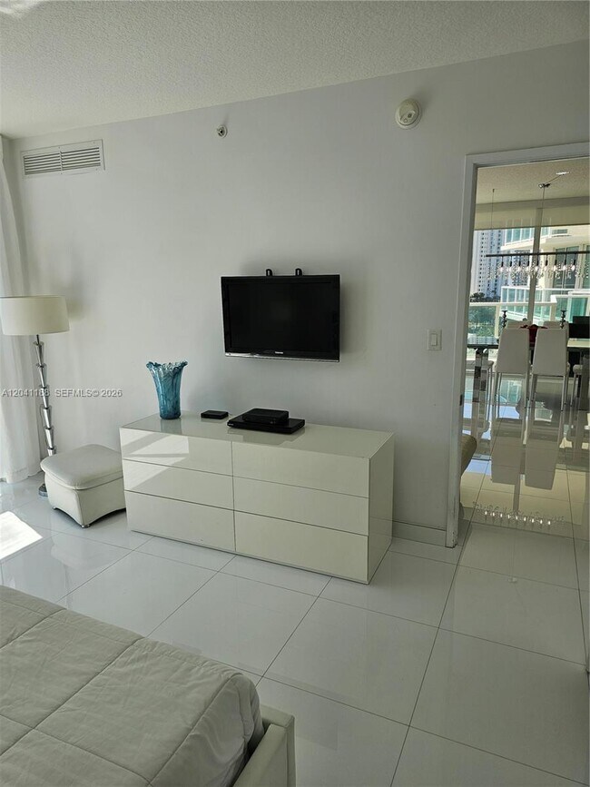 Building Photo - 150 Sunny Isles Blvd