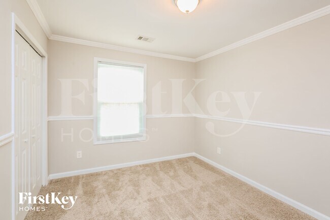 Building Photo - 2410 Kirkstone Dr