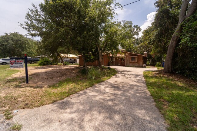 Building Photo - 3/2 Single-Family Shores Home